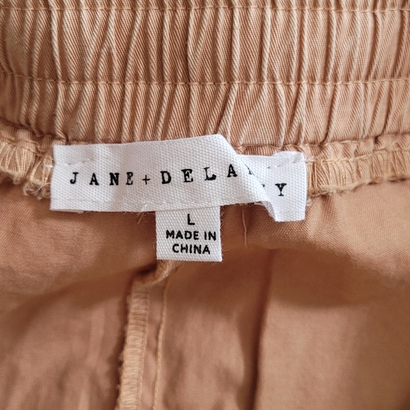 Jane + Delancey Women's Shorts - Picture 4 of 5